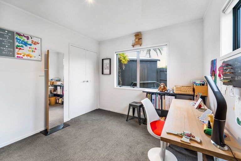 Photo of property in 120 Tiriwa Drive, Massey, Auckland, 0614