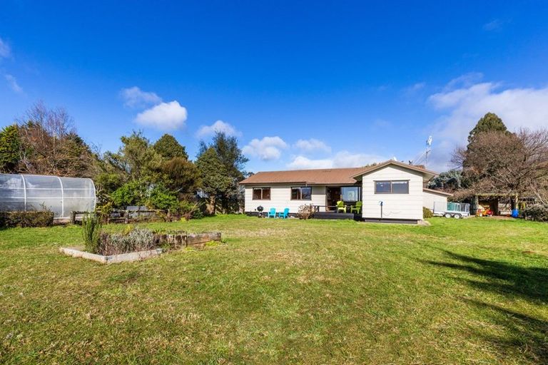 Photo of property in 17 Parerohi Grove, Kuratau, Turangi, 3381