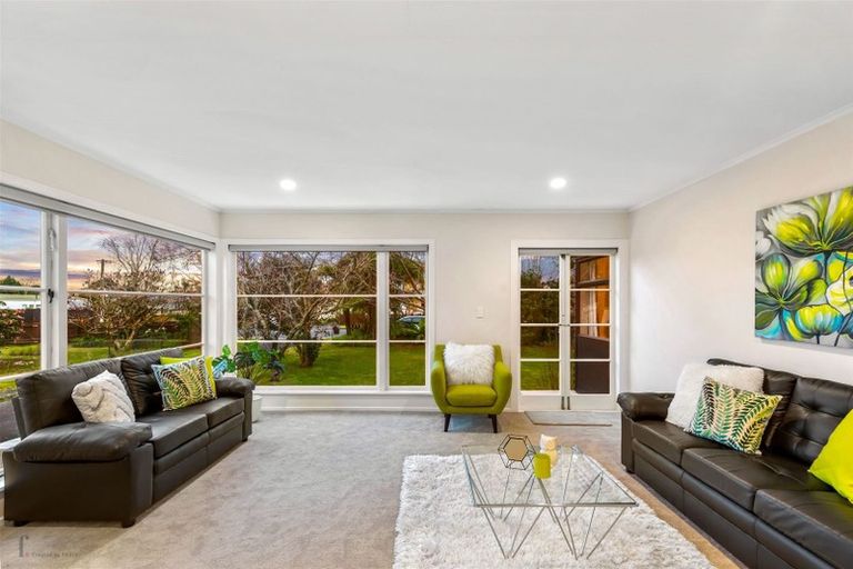 Photo of property in 11 Ranui Station Road, Ranui, Auckland, 0612