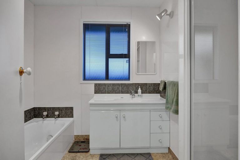 Photo of property in 16 Ramanui Avenue, Hawera, 4610