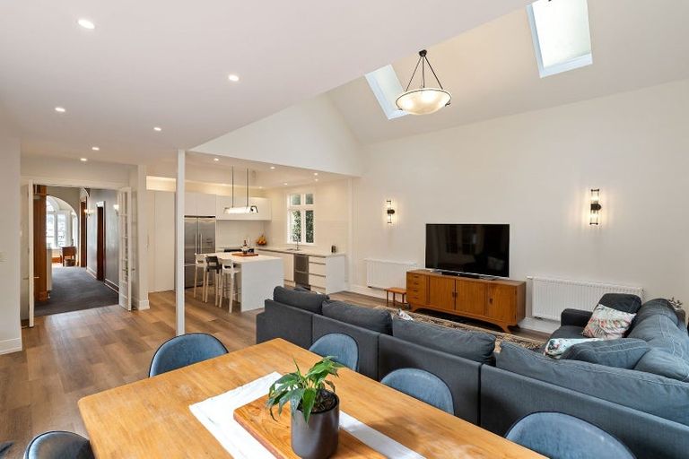 Photo of property in 210 Oriental Parade, Oriental Bay, Wellington, 6011