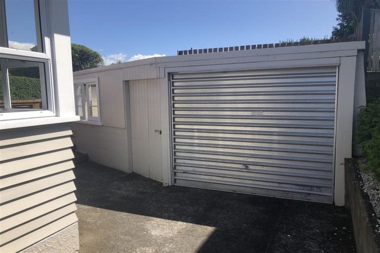 Photo of property in 63 Wallath Road, Westown, New Plymouth, 4310