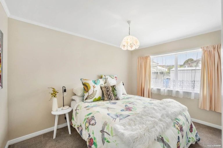 Photo of property in 9 Javelin Place, West Harbour, Auckland, 0618