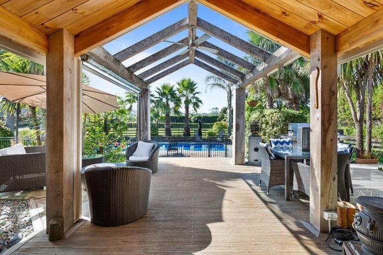 Photo of property in 136 Oraha Road, Kumeu, 0892