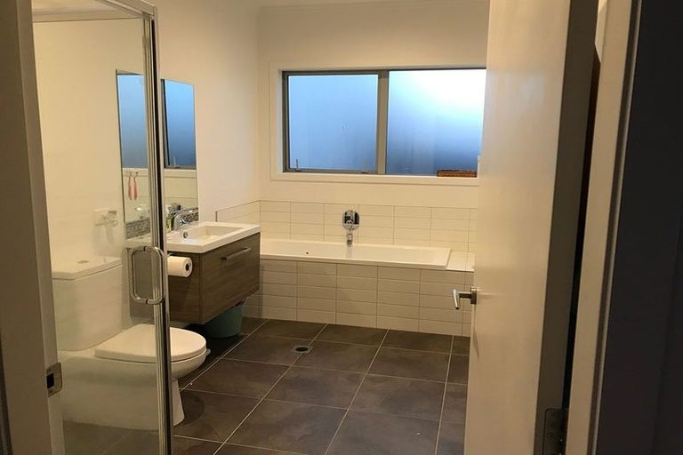 Photo of property in 33 Kanuka Road, Hobsonville, Auckland, 0616