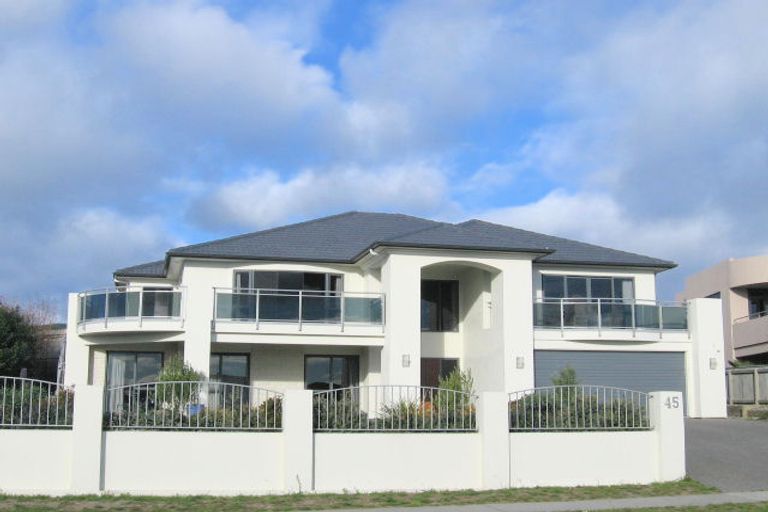 Photo of property in 45 Quadrant Heights, Paraparaumu, 5032