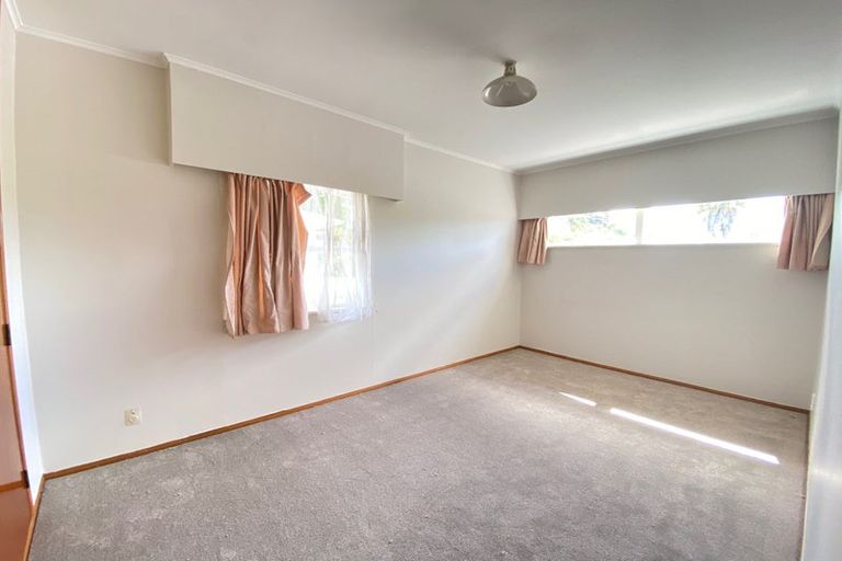 Photo of property in 38 Beaubank Road, Kelston, Auckland, 0602