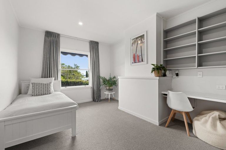 Photo of property in 21 Busby Hill, Havelock North, 4130