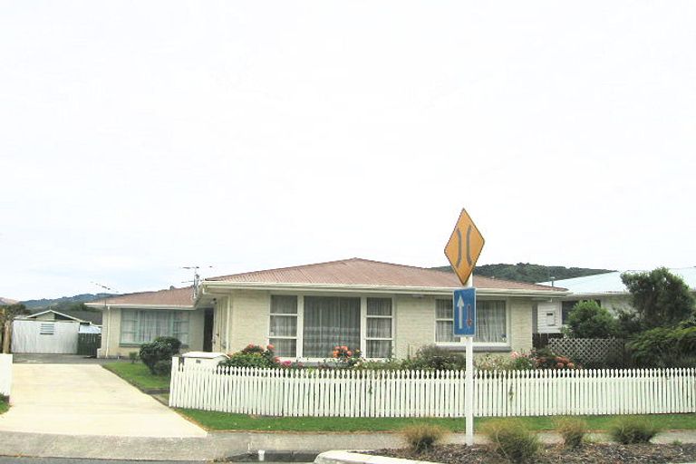 Photo of property in 1/55 Hillside Drive, Maoribank, Upper Hutt, 5018