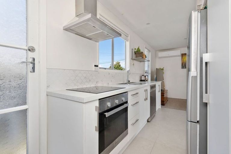 Photo of property in 1/11 Radnor Street, St Albans, Christchurch, 8014