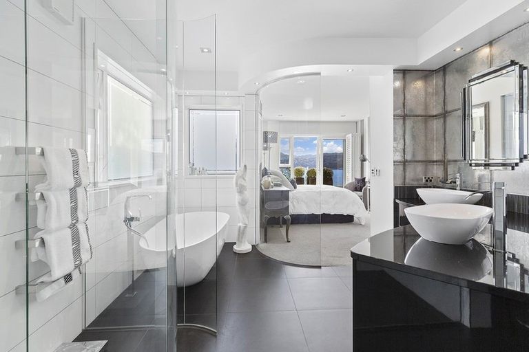 Photo of property in 2/11 Maida Vale Road, Roseneath, Wellington, 6011