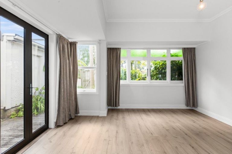 Photo of property in 35 Hospital Terrace, Hospital Hill, Napier, 4110