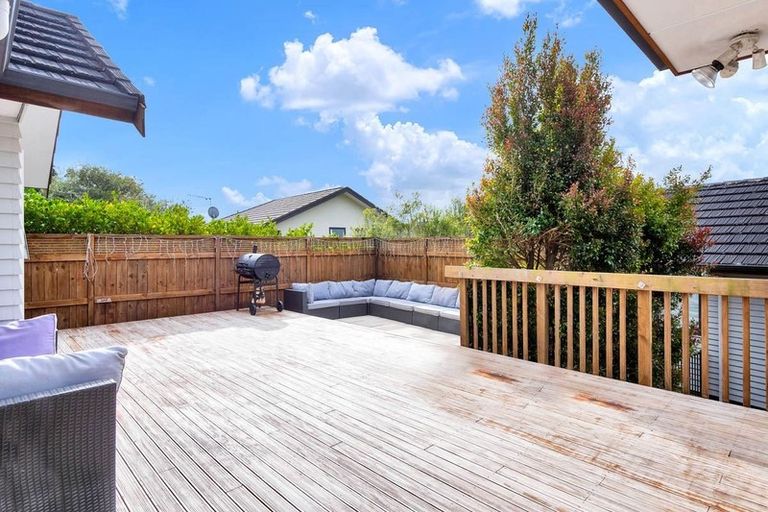 Photo of property in 11 Mural Place, Greenhithe, Auckland, 0632