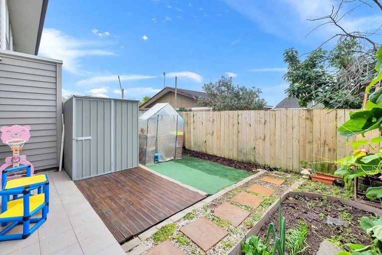 Photo of property in 10/45a Swanson Road, Henderson, Auckland, 0610