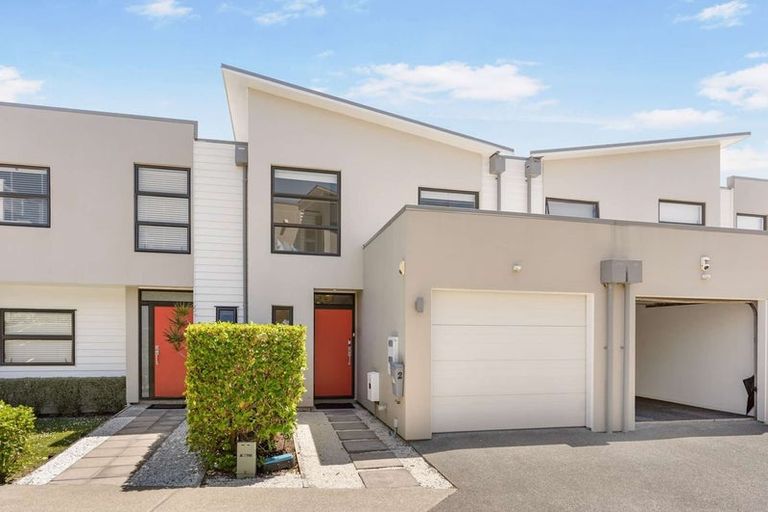 Photo of property in 2/40 Scarlet Oak Drive, Schnapper Rock, Auckland, 0632