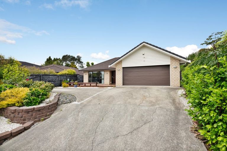 Photo of property in 112 Lake Panorama Drive, Henderson Valley, Auckland, 0612