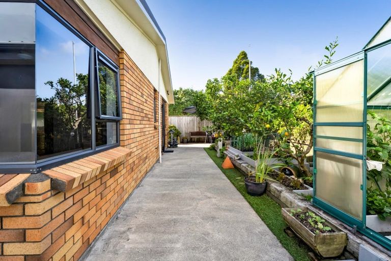 Photo of property in 35a Tukapa Street, Westown, New Plymouth, 4310