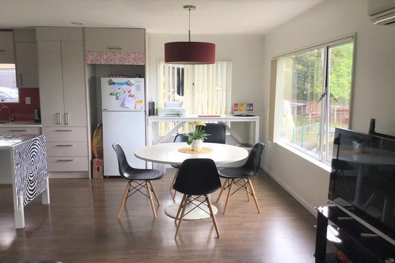 Photo of property in 55 Hobsonville Road, West Harbour, Auckland, 0618