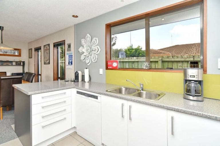 Photo of property in 72 Sarabande Avenue, Redwood, Christchurch, 8051