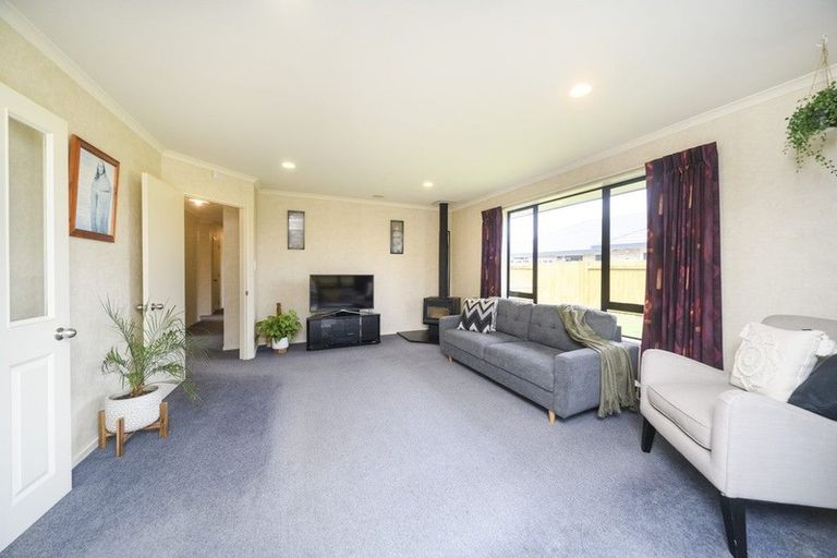 Photo of property in 20 Boston Parade, Kelvin Grove, Palmerston North, 4414