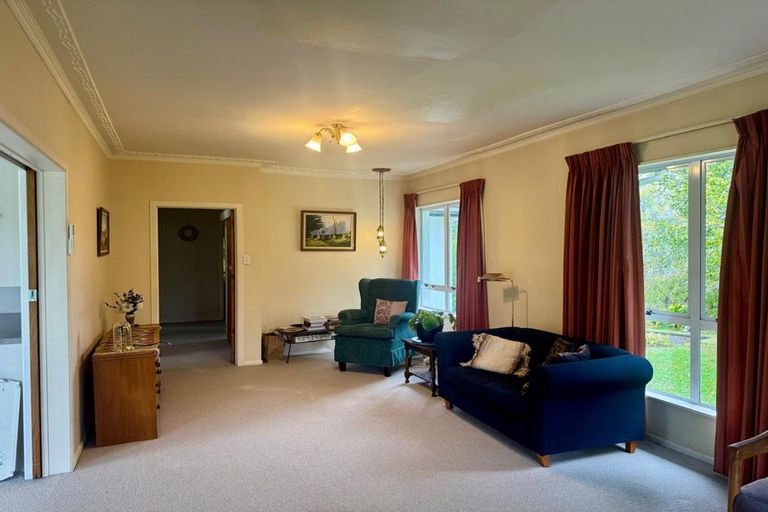 Photo of property in 100 Parrs Cross Road, Henderson, Auckland, 0612