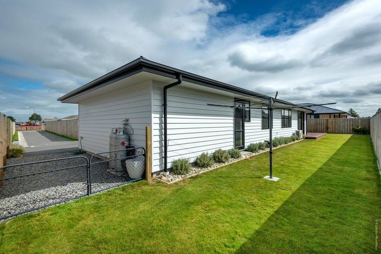 Photo of property in 6 Classic Lane, Rolleston, 7614