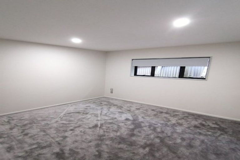 Photo of property in 21 Bangla Place, Massey, Auckland, 0614
