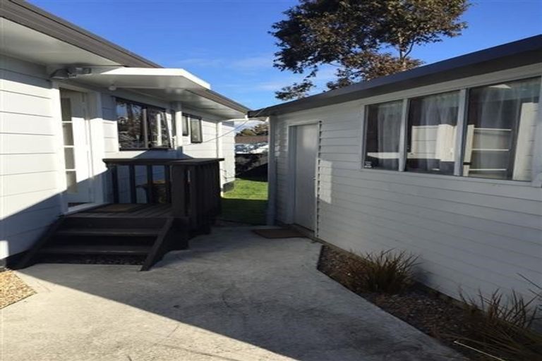 Photo of property in 2/25 Melleray Place, Randwick Park, Auckland, 2105