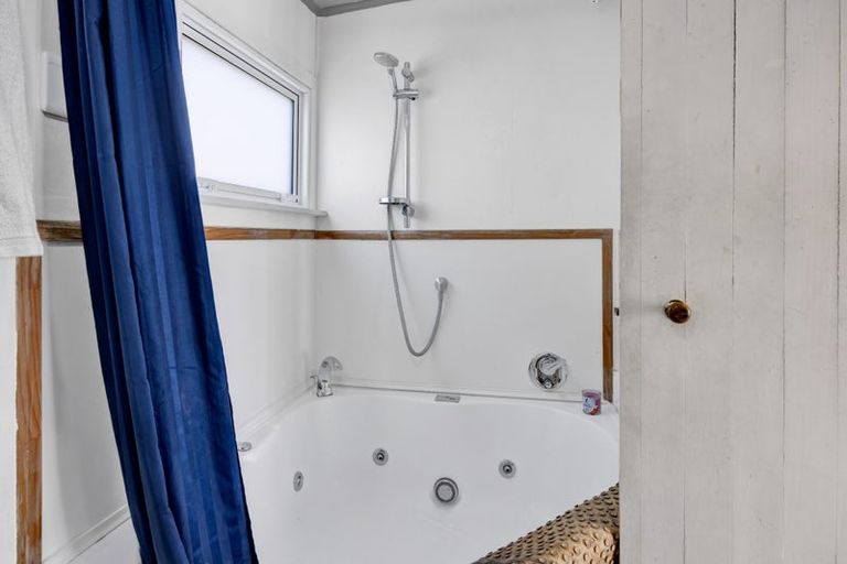 Photo of property in 10 Lear Street, Stratford, 4332