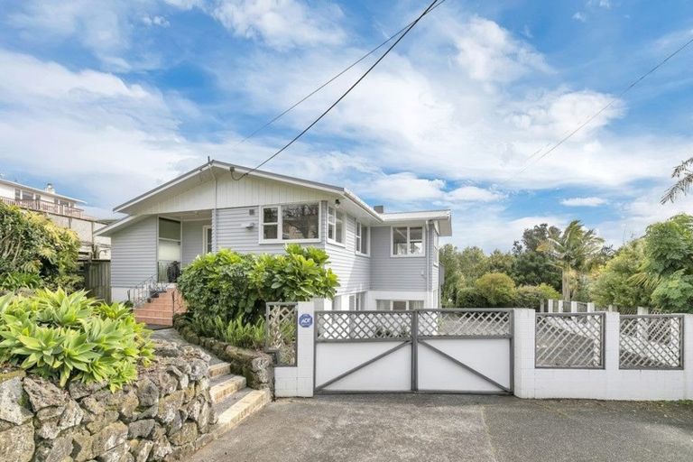 Photo of property in 1/16 Coronation Road, Glenfield, Auckland, 0627