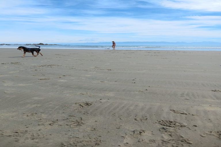 Photo of property in 5 Tamatea Street, Pahia, Riverton, 9881