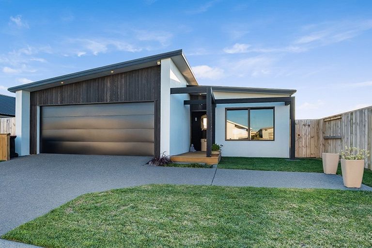 Photo of property in 10 Knightia Drive, Papamoa Beach, Papamoa, 3118