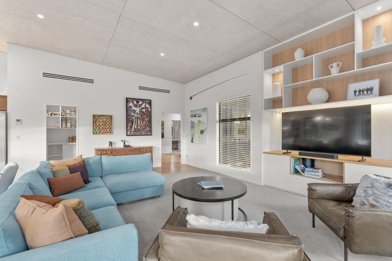 Photo of property in 1 Kirimoko Crescent, Wanaka, 9305