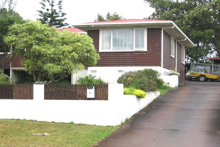 Photo of property in 66 Farquhar Road, Glendene, Auckland, 0602