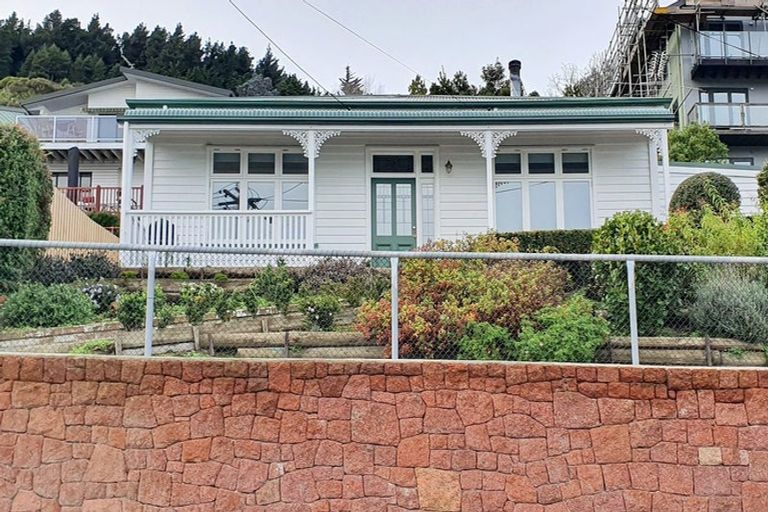 Photo of property in 43 Sumner Road, Lyttelton, 8082