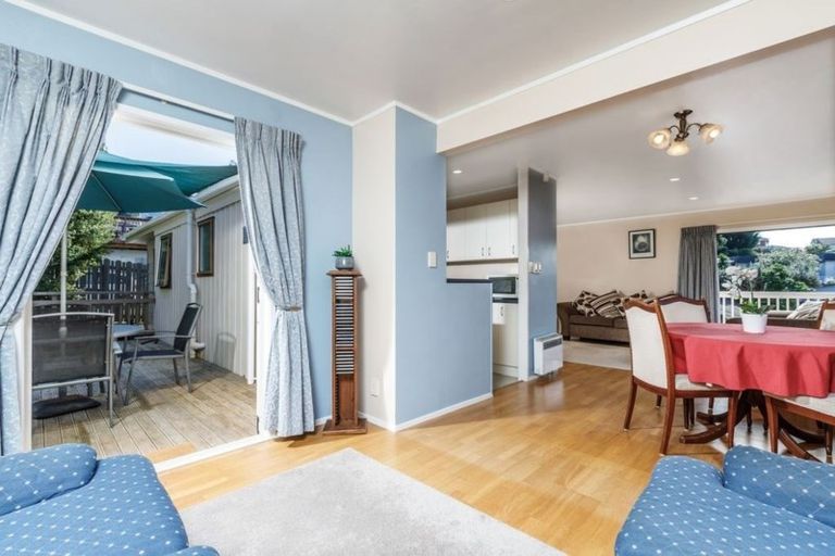 Photo of property in 28 King Richard Place, Browns Bay, Auckland, 0630