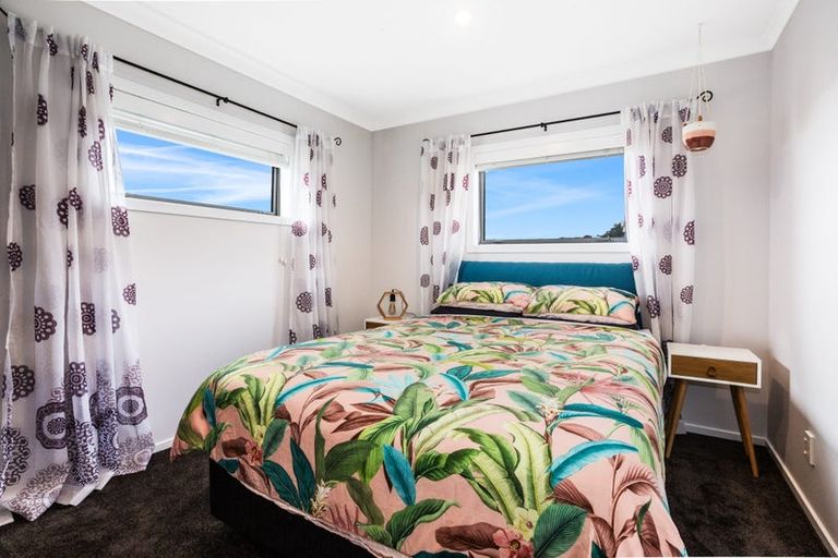 Photo of property in 17 Kepler Way, Aotea, Porirua, 5024