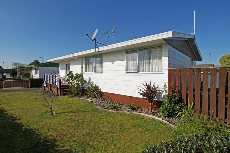 Photo of property in 9 Oak Avenue, Nawton, Hamilton, 3200