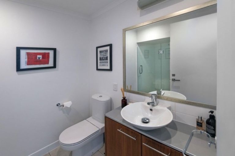 Photo of property in Augusta Apartments, 2/254 Willis Street, Te Aro, Wellington, 6011
