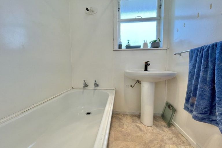 Photo of property in 16 Pohutukawa Drive, Tokoroa, 3420