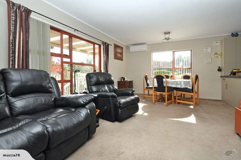 Photo of property in 4 William Hadlow Place, Hatfields Beach, Orewa, 0931