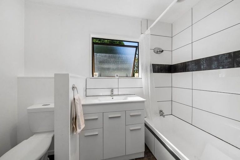 Photo of property in 17a Wairere Grove, Paraparaumu, 5032