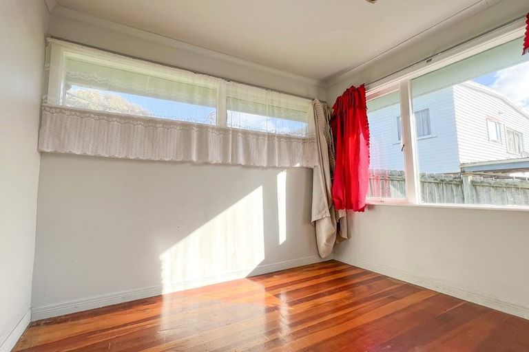 Photo of property in 22b Evans Road, Glen Eden, Auckland, 0602