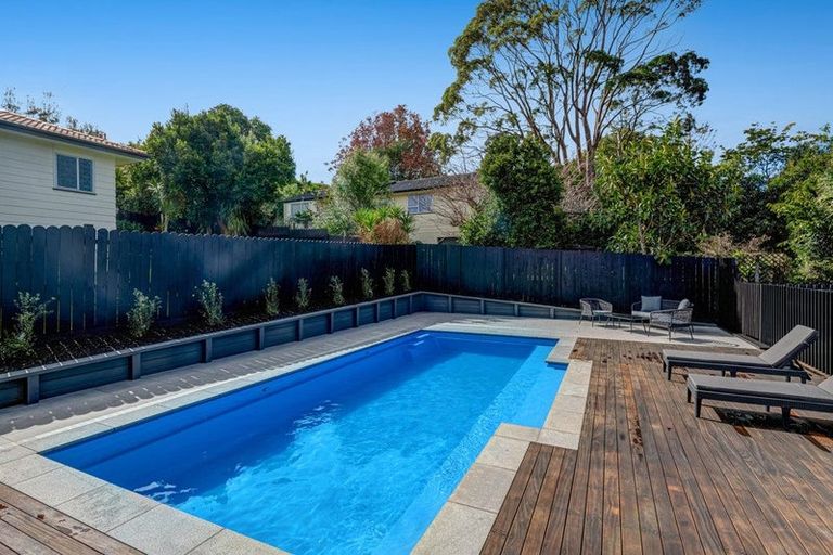 Photo of property in 113 Weatherly Road, Torbay, Auckland, 0630