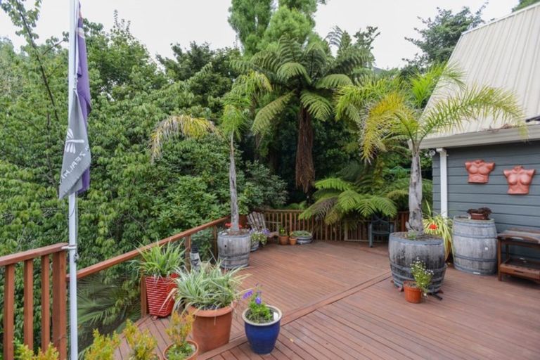 Photo of property in 82 Tauroa Road, Havelock North, 4130