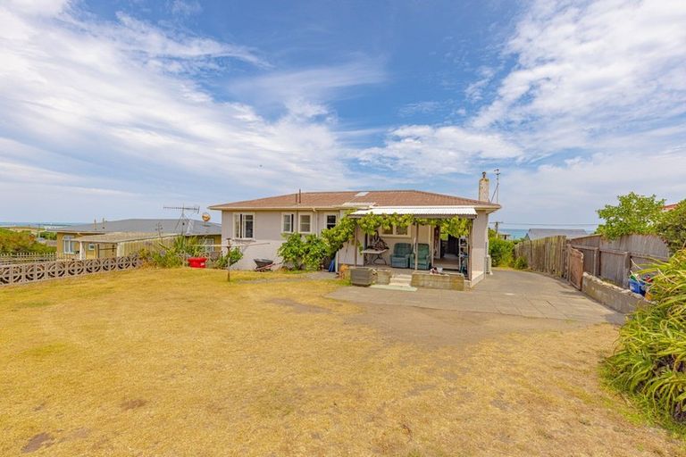 Photo of property in 112 Karaka Street, Castlecliff, Whanganui, 4501