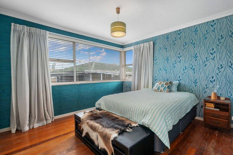 Photo of property in 25 Felgrove Street, Glendene, Auckland, 0602