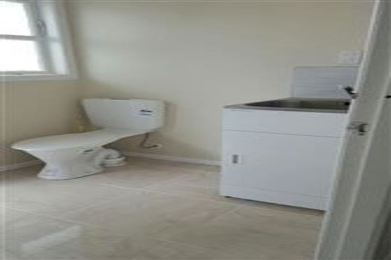 Photo of property in 9 Norval Road, Henderson, Auckland, 0610