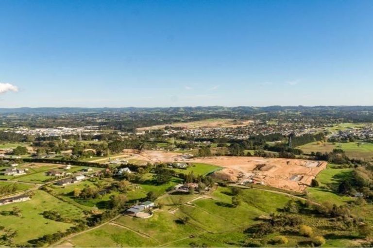 Photo of property in 58 Burns Lane, Kumeu, 0892