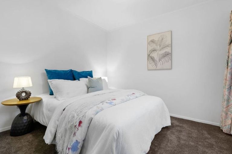 Photo of property in 37 Santa Monica Place, Goodwood Heights, Auckland, 2105